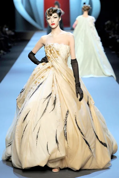 Look 29
